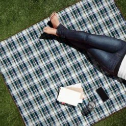 Disney Winnie The Pooh Blanket Tote Outdoor Picnic Blanket 11 Disney Winnie The Pooh Blanket Tote Outdoor Picnic Blanket -Disney 6804058733644 4